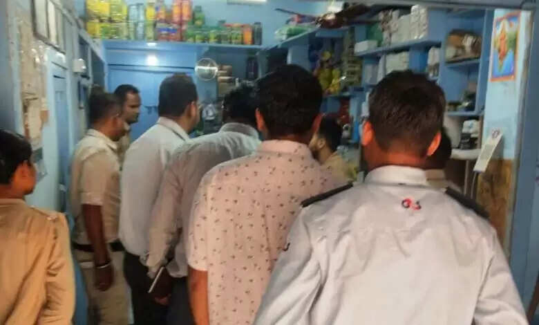 रायगढ़ पुलिस की बड़ी कार्रवाई : महादेव पान मसाला सेंटर में रेड, नकली सिगरेट का बड़ा जखीरा जब्त