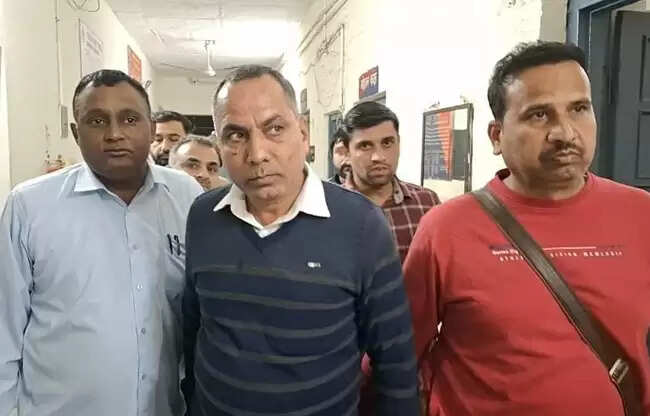 सोनीपत में इंस्पेक्टर व पटवारी रिश्वत लेते रंगे हाथ गिरफ्तार
