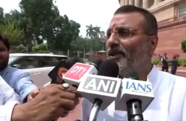 कांग्रेस, झामुमो और राजद ने झारखंड के युवाओं के साथ किया अन्यायः निशिकांत दुबे
