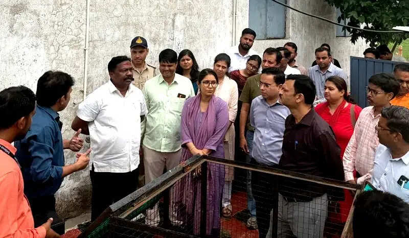 ओडिशा के प्रतिनिधिमंडल ने भोपाल के मुगलिया हाट गांव में ग्रामीण पेयजल व्यवस्था का किया अवलोकन