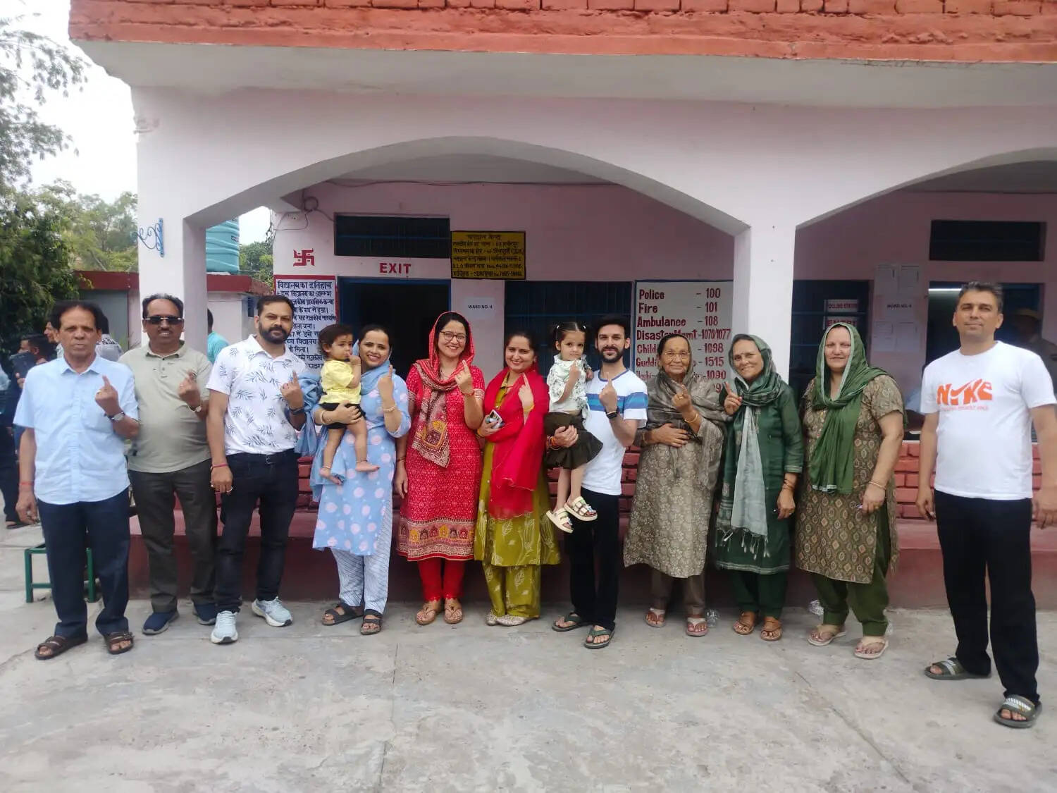 पंचायत चुनाव में दिखा गांव से जुड़ाव, चंडीगढ़-दिल्ली से वोट डालने पहुंचे युवा