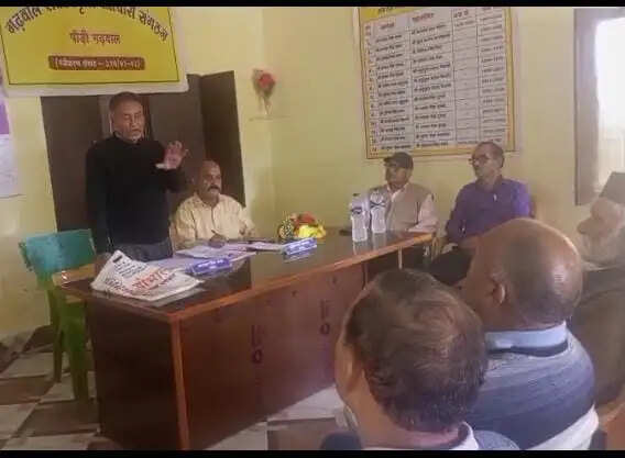 गोल्डन कार्ड की विसंगतियां दूर न होने पर सेवानिवृत्त कर्मचारियों में रोष