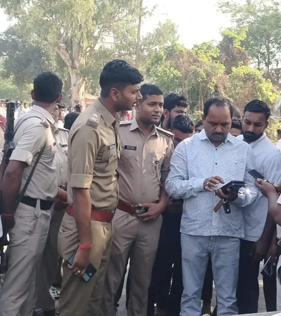 बिहार के रोहतास में थार ने बाइक सवार तीन को रौंदा, दो की मौत