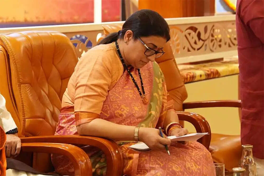 स्मृति ईरानी के छत्तीसगढ़ दौरे का दूसरा दिन, प्रदेश कार्यालय में आज भी चलेगा&nbsp;बैठकों का दौर