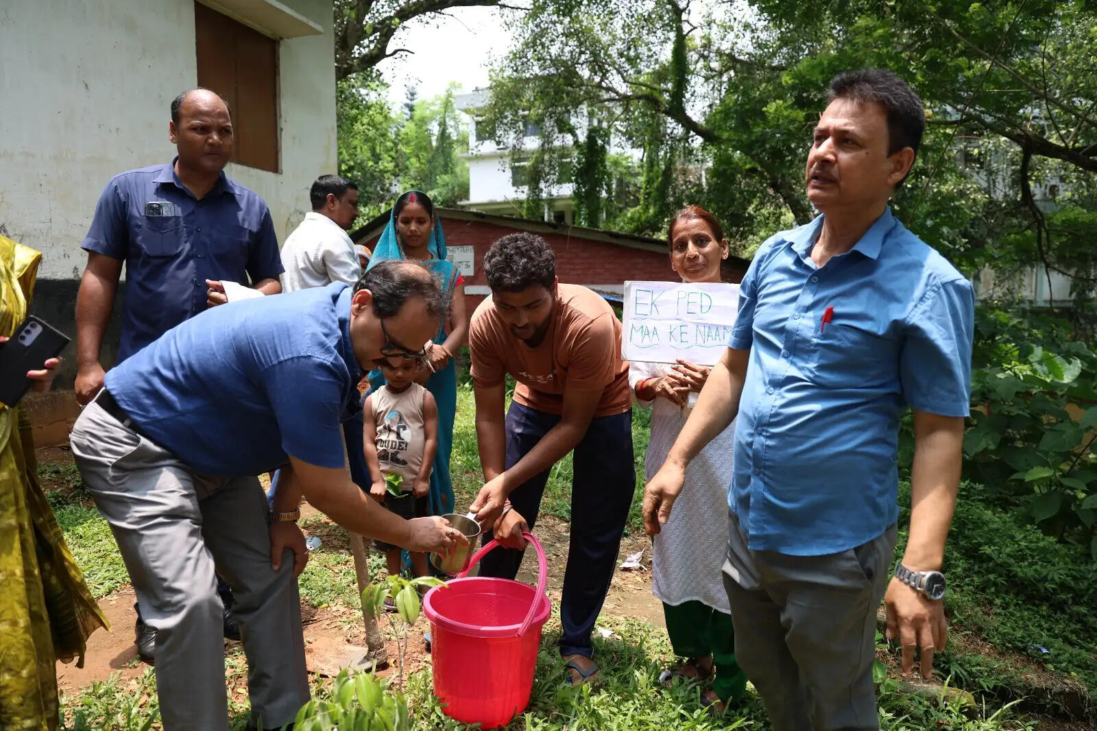 गुवाहाटी विवि में विश्व पर्यावरण दिवस पर वृक्षारोपण