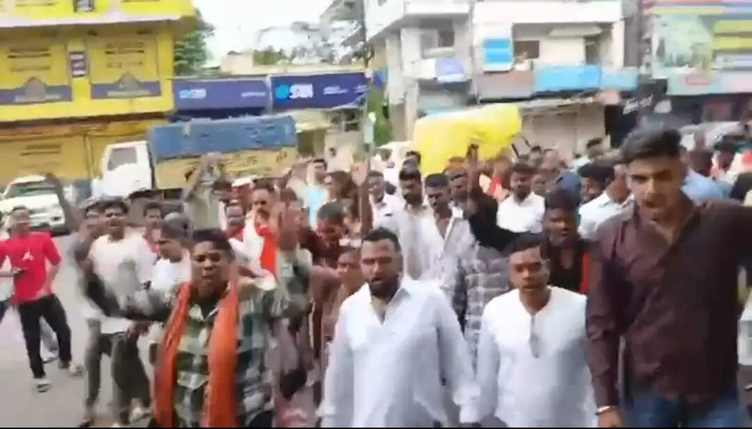 जबलपुर : रांझी थाना क्षेत्र में बढ़ते अपराधों के विरोध में विश्व हिंदू परिषद और बजरंग दल का प्रदर्शन