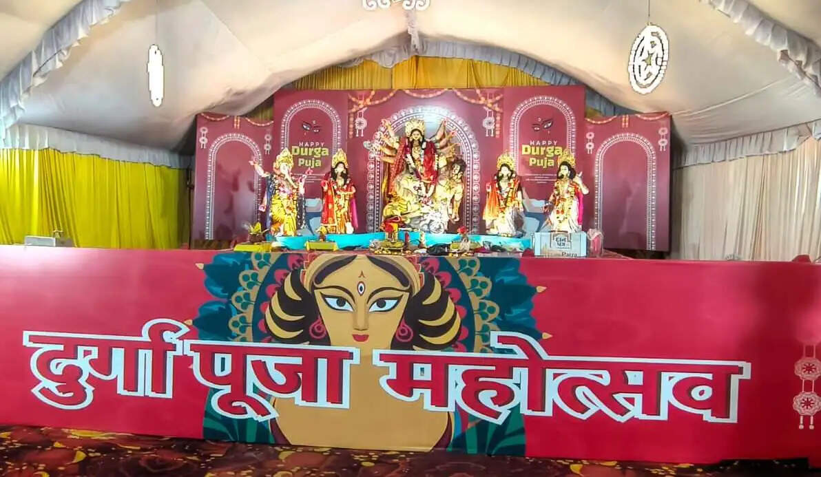 दुर्गा पूजा महोत्सव में बच्चों ने बिखेरी प्रतिभा, भजन-कीर्तन के बाद रंगारंग कार्यक्रम