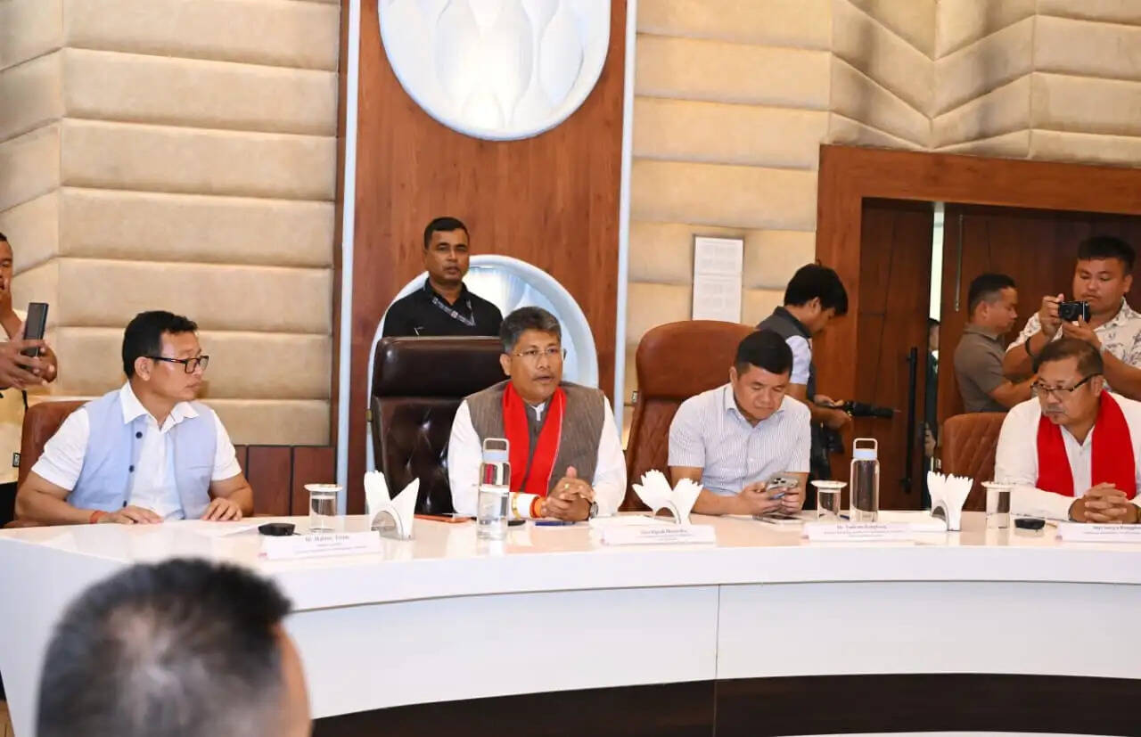 पीयूष हजारिका ने कार्बी आंगलोंग में कृषि और सिंचाई योजनाओं की समीक्षा की