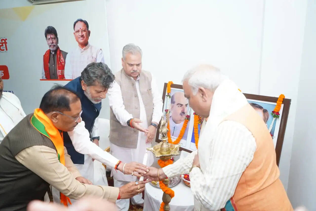 छग : भाजपा प्रदेश पदाधिकारी बैठक में आगामी कार्यक्रमों की तैयारियों पर मंथन, संत रविदास जयंती और तिरंगा अभियान की बनी रणनीति