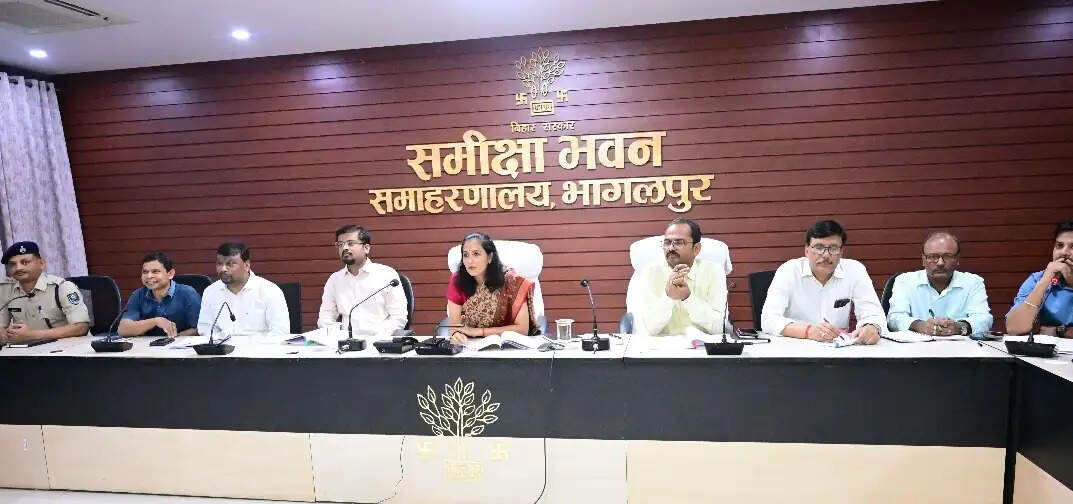 स्वतंत्रता दिवस की तैयारियों की जिलाधिकारी ने की समीक्षा