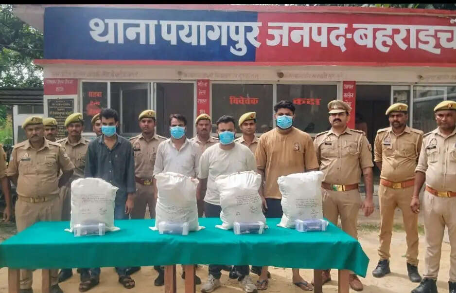 बहराइच में 16 किलो से अधिक गांजा बरामद, चार तस्कर दबोचे