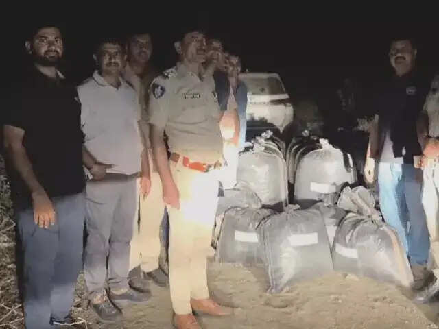 फर्जी नंबर वाली फॉच्र्यूनर से 378 किलो डोडा-पोस्त बरामद
