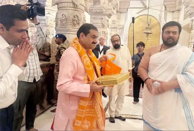 ( अपडेट) उद्याेगपति अडाणी ने परिवार संग किए श्रीरामलला के दर्शन, गुरुकुल महाविद्यालय में एआई-इनेबल्ड लैब शुरू करने का रखा प्रस्ताव