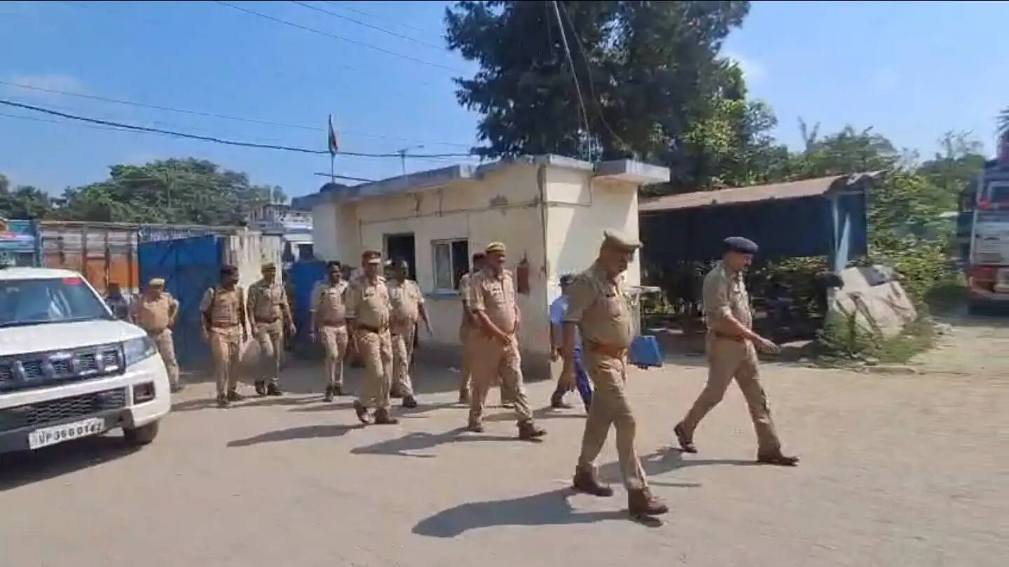 अमेठी : शालीमार फैक्ट्री में मिक्सर मशीन की चपेट में आने से मजदूर की मौत, दूसरा गंभीर रूप से घायल