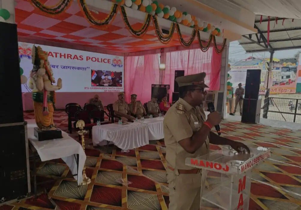 मेले में साइबर ठगी से बचाव को लेकर पुलिस ने चलाया जागरूकता अभियान