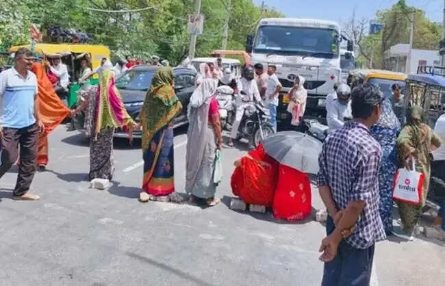 नारनौल में पेयजल संकट पर लोगों का फूटा गुस्सा, लगाया जाम
