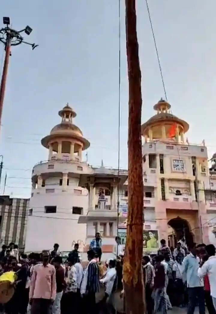 झाबुआ: हर्षोल्लास पूर्वक संपन्न हुआ गढ़ उत्सव, प्रतिभागियों के छूटे पसीने