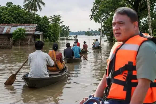 जाजी नदी के तेज बहाव में बहा टियोक-बोनाई संपर्क मार्ग, बाढ़ में फंसे लोगों के लिए रवाना हुईं आठ मोटरबोट