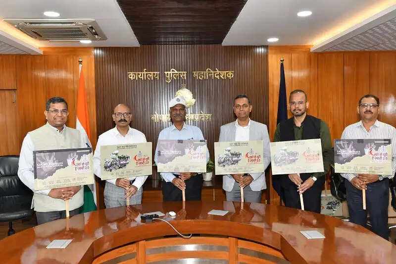 मप्रः डीजीपी से मिले एनसीबी के अधिकारी, नशे से दूरी है ज़रूरी अभियान की सराहना की