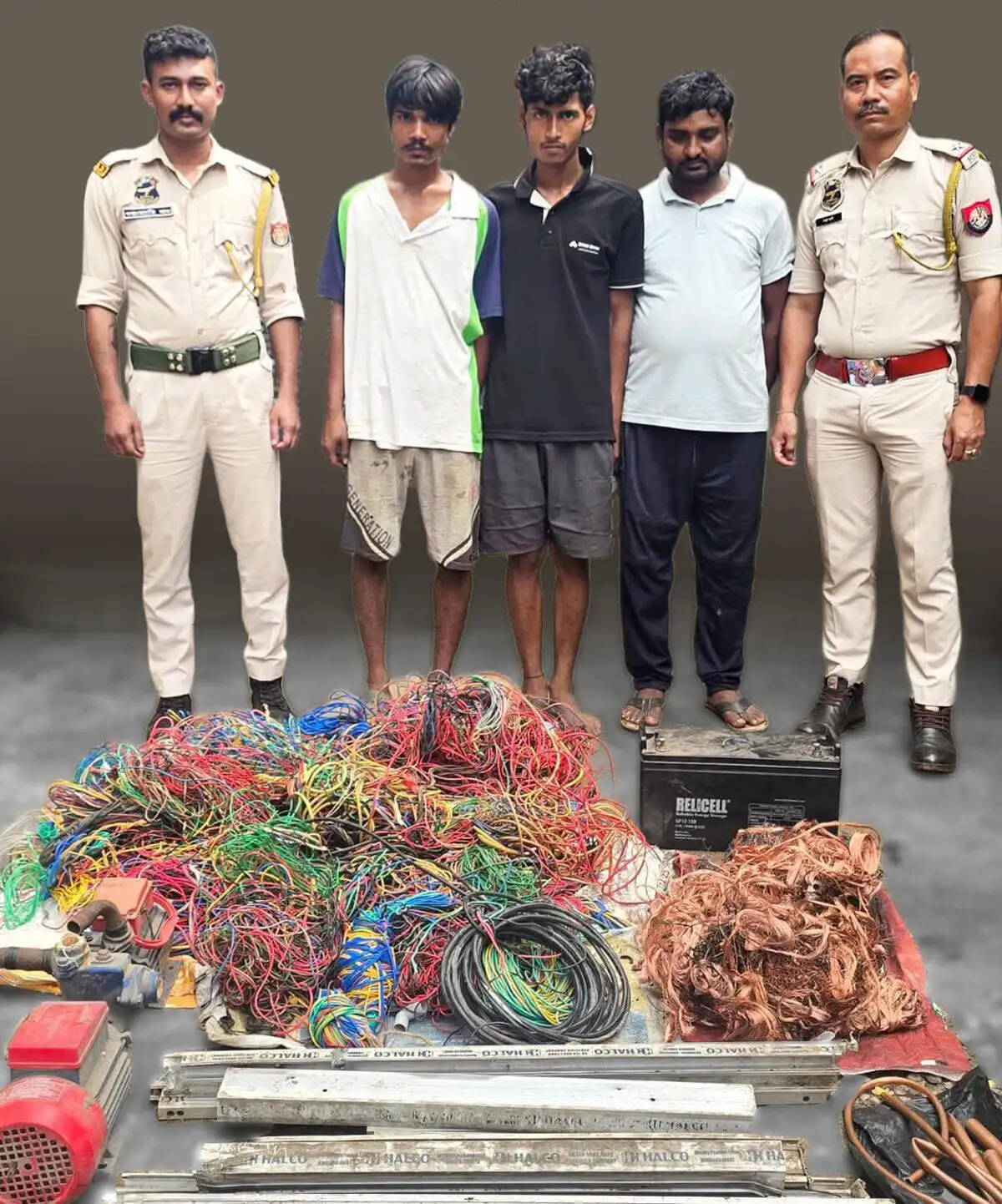 चोरी के मामले में चार आरोपित गिरफ्तार