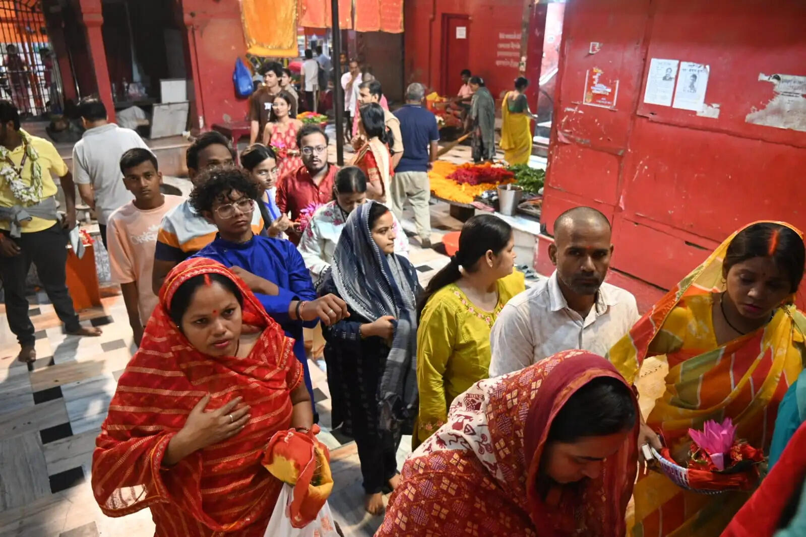 मां कूष्मांडा के दरबार में उमड़ा आस्था का सैलाब, जीवन की बाधाओं से मुक्ति के लिए श्रद्धालुओं ने टेका मत्था