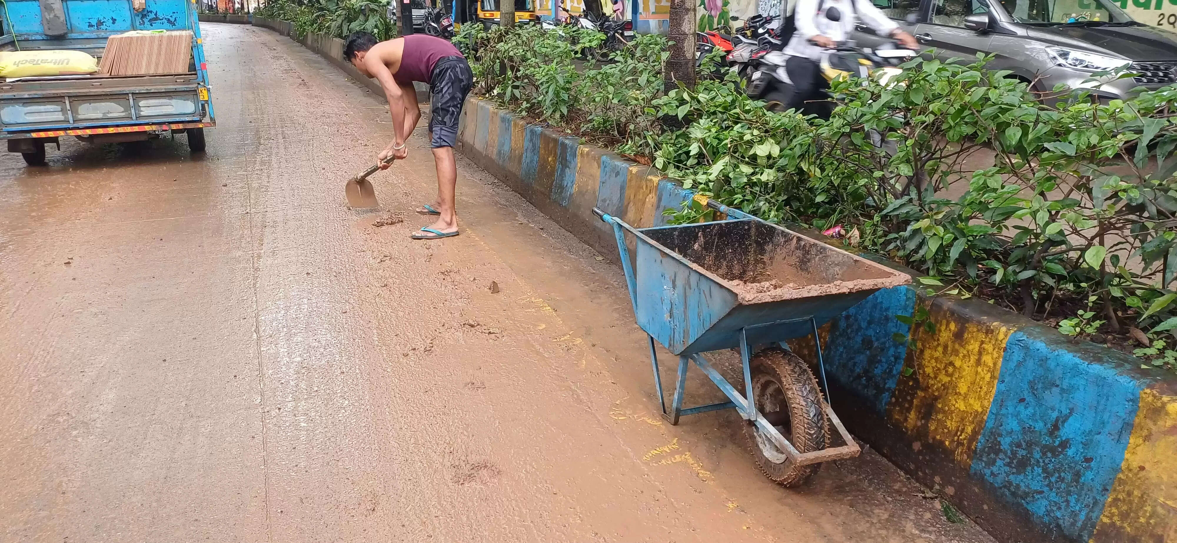 ठाणे पूर्व में गतिविधि थमी, बारिश,खुदी सड़क व दलदल से बदहाली-डॉ प्रशांत