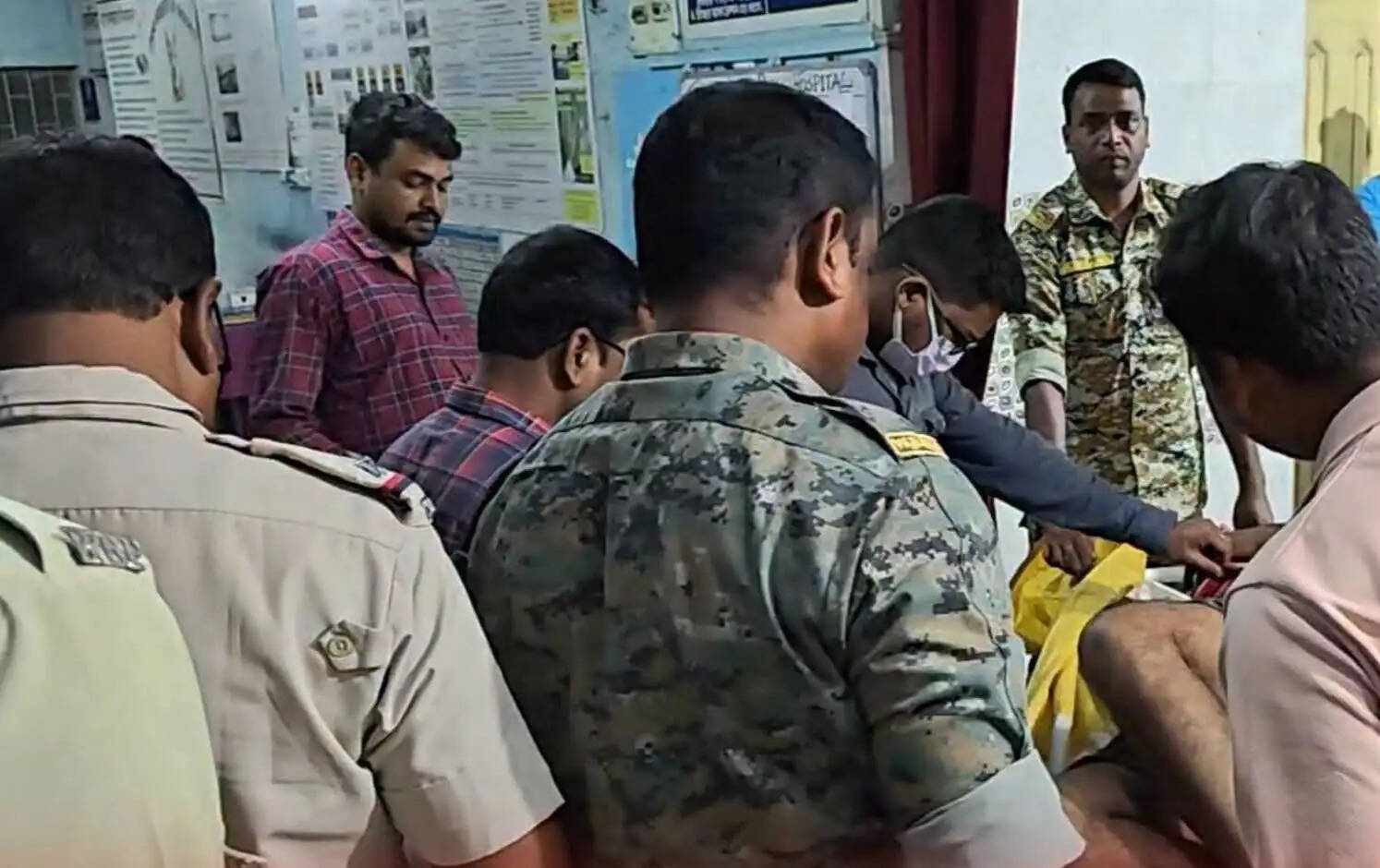 धारदार हथियार से खुद पर वार कर जख्मी हुआ शख्स