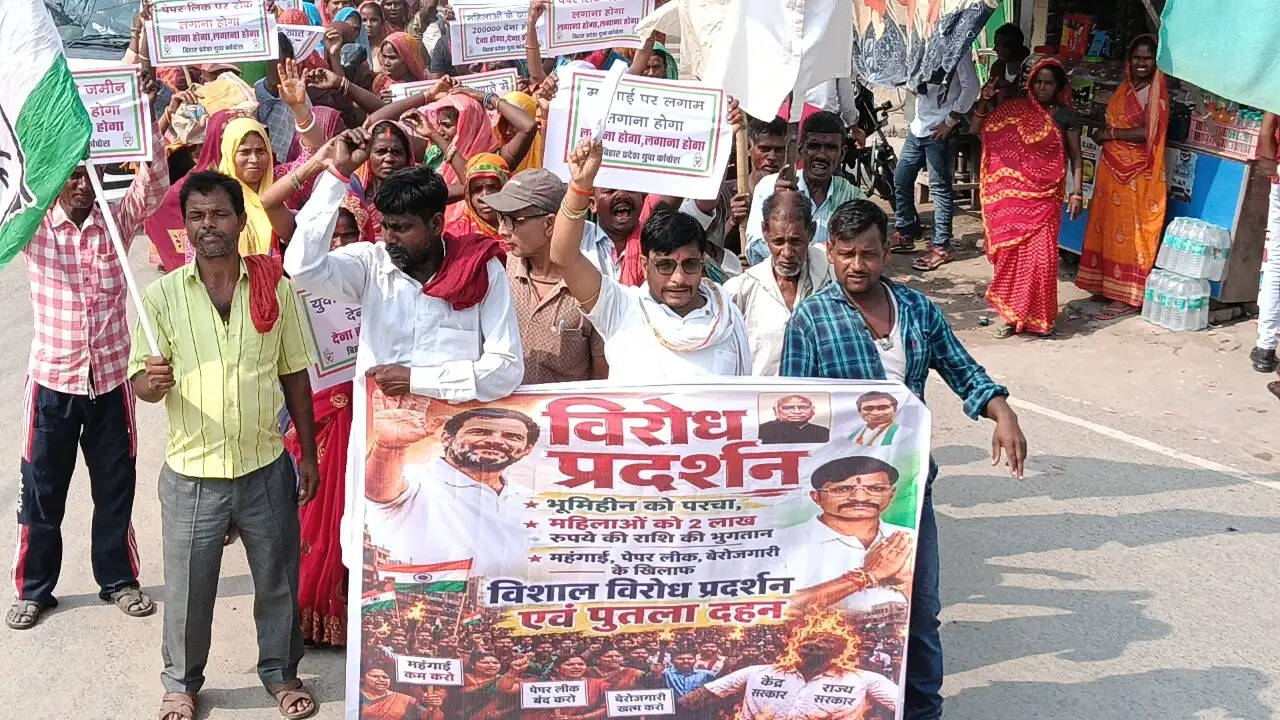 युवा कांग्रेस का हल्लाबोल, सुपौल में सरकार का पुतला दहन