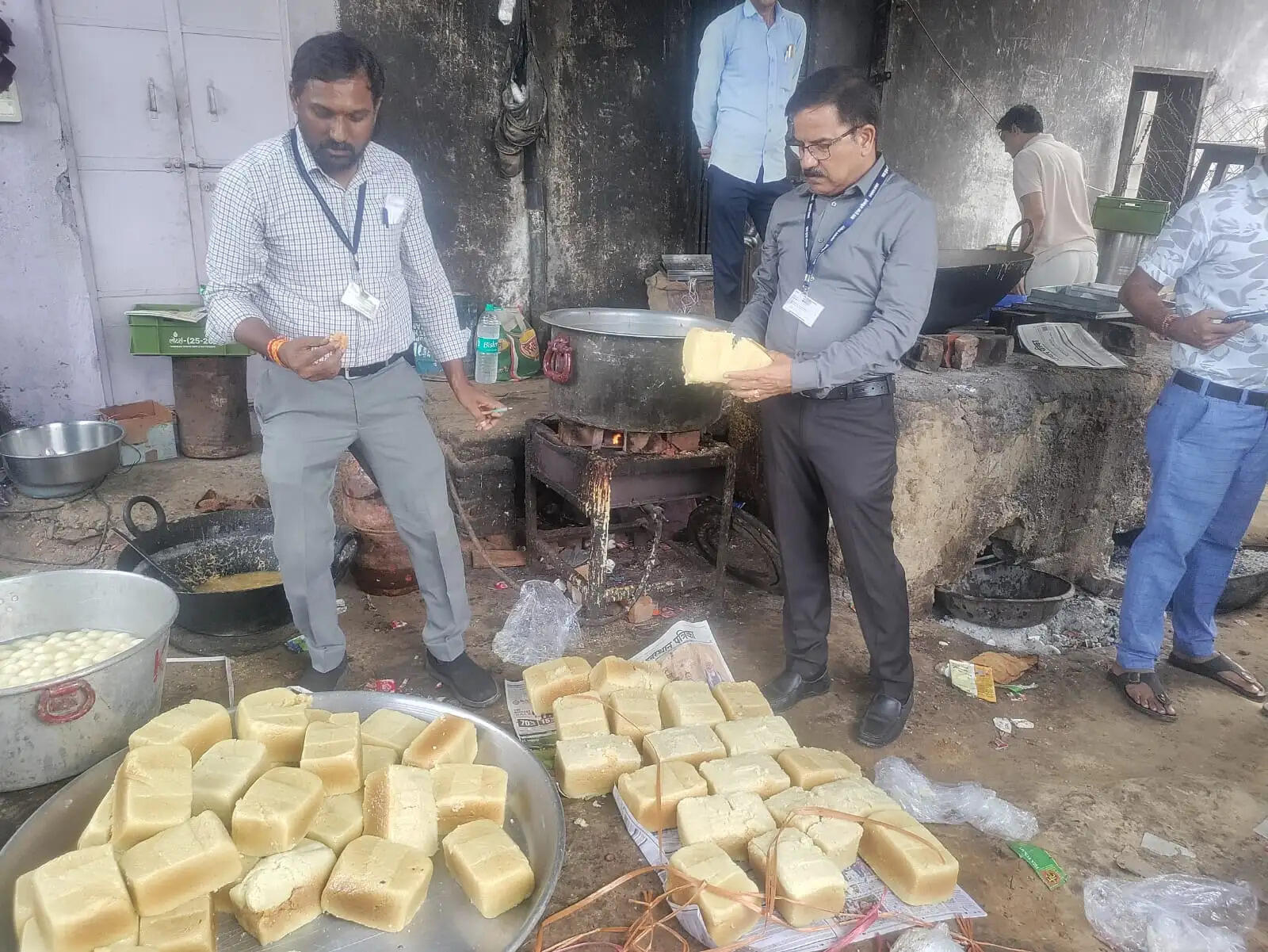 त्योहारी सीजन में मिलावटखोरों पर शिकंजा, खाद्य विभाग की ताबड़तोड़ कार्रवाई