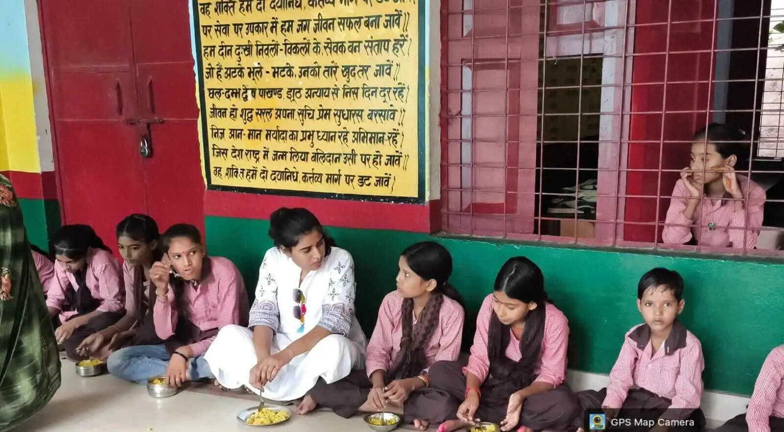 महोबा : अधिकारियों ने परखी स्कूलों की हकीकत, मिड-डे-मील और उपस्थिति का लिया जायजा