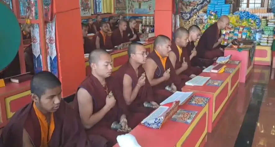शिमला में बुद्ध पूर्णिमा पर तिब्बती मठ में विशेष पूजा, विश्व शांति के लिए की गई प्रार्थना