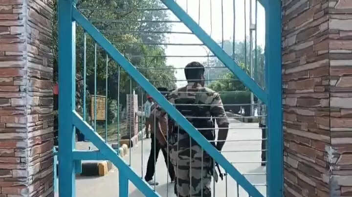 संभल जिला में गाेयल ग्रुप की चीनी मिलाें पर दूसरे दिन भी आयकर विभाग की कार्रवाई जारी