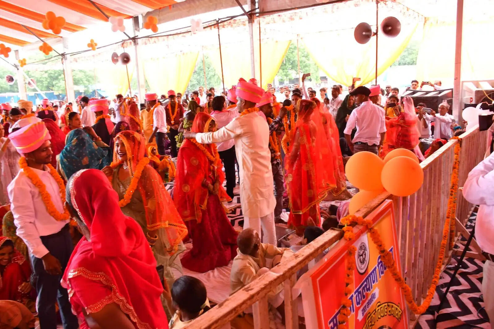 सामूहिक विवाह सम्मेलन में 160 जोडों ने थामा एक दूसरे का हाथ