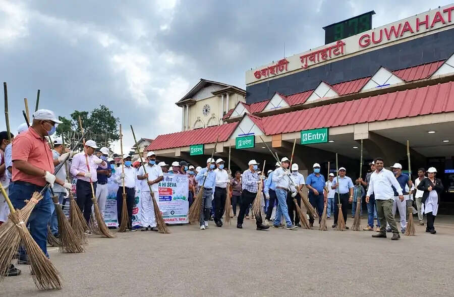स्वच्छता ही सेवा 2026 के तहत पूसीरे में श्रमदान और पौधरोपण अभियान