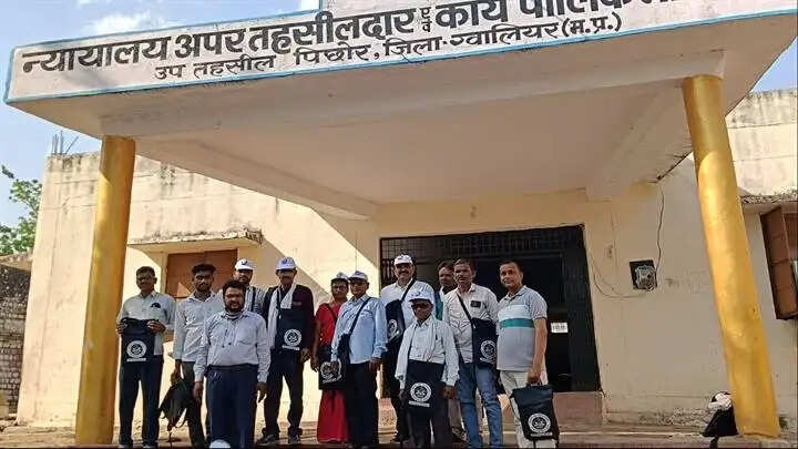 ग्वालियरः जिले में जनगणना का काम शुरू, प्रगणकों का निवासियों ने किया आत्मीय स्वागत