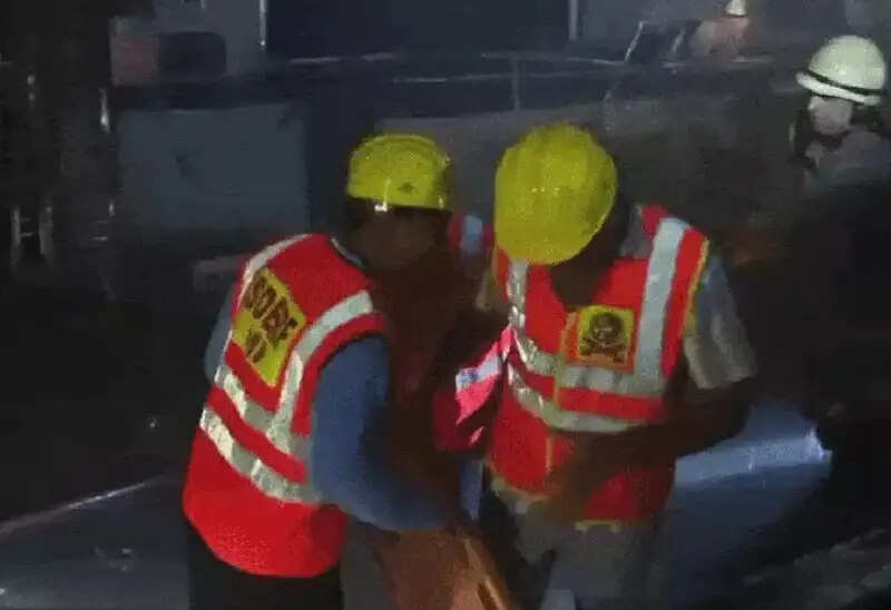 (लीड) मप्र के इंदौर में इलेक्ट्रिक कार के चार्जिंग पॉइंट में ब्लास्ट से मकान में लगी आग, 8 लोगों की मौत, चार घायल