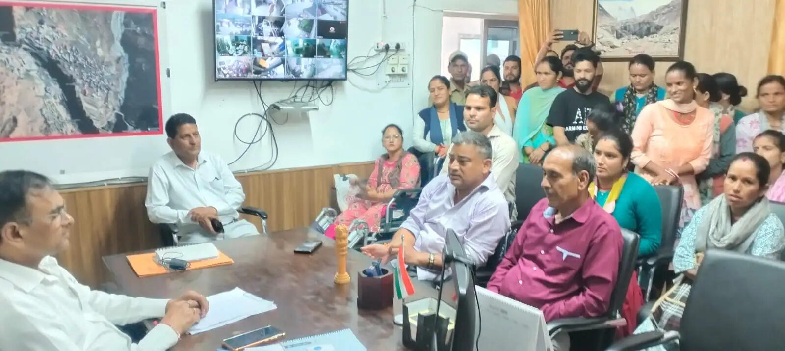 महाविद्यालय में अध्ययनरत छात्र-छात्राओं के लिए अलग से हो बस की व्यवस्था