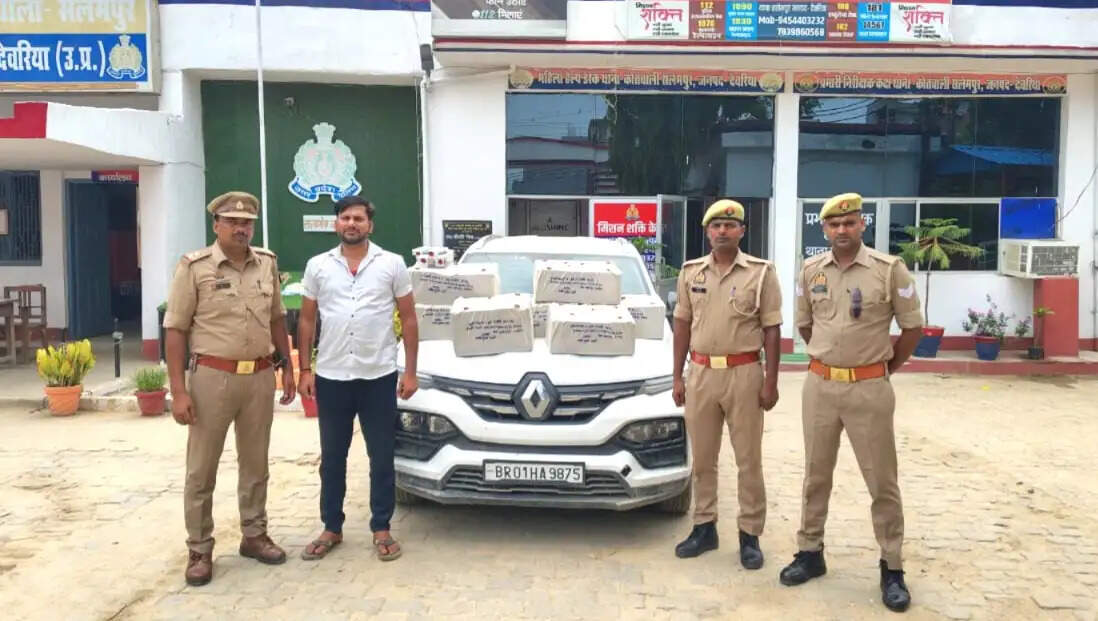 पुलिस ने बिहार जा रही कार में शराब की खेप पकड़ी, युवक गिरफ्तार