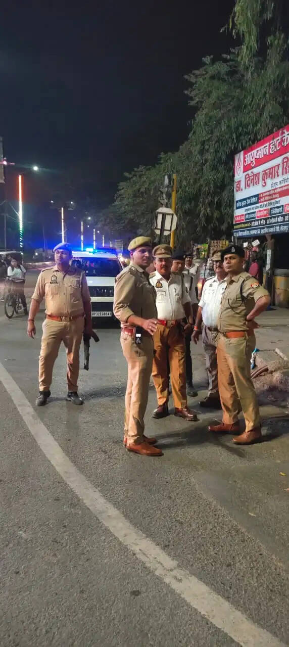 ज्वाॅइन करते ही एक्शन मोड में दिखे एसपी ट्रैफिक अमित कुमार श्रीवास्तव, स्थलीय भ्रमण कर लिया यातायात व्यवस्था का जायजा