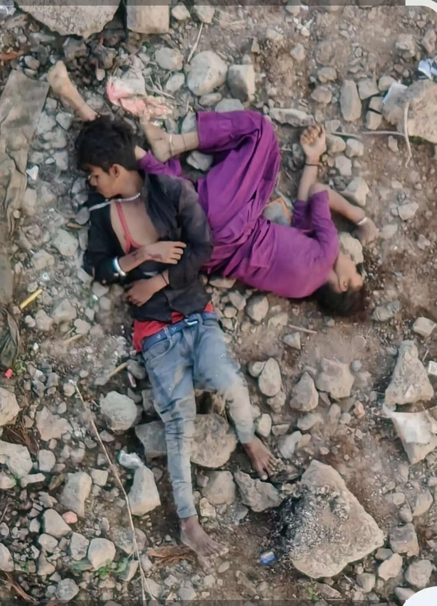 प्रेम प्रसंग का दु:खद अंत,युवक और नाबालिग ने ब्रिज से लगाई छलांग