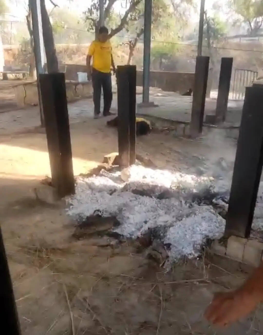 जबलपुरः खितौला श्मशान घाट में युवक ने दी चिता पर लेटकर जान