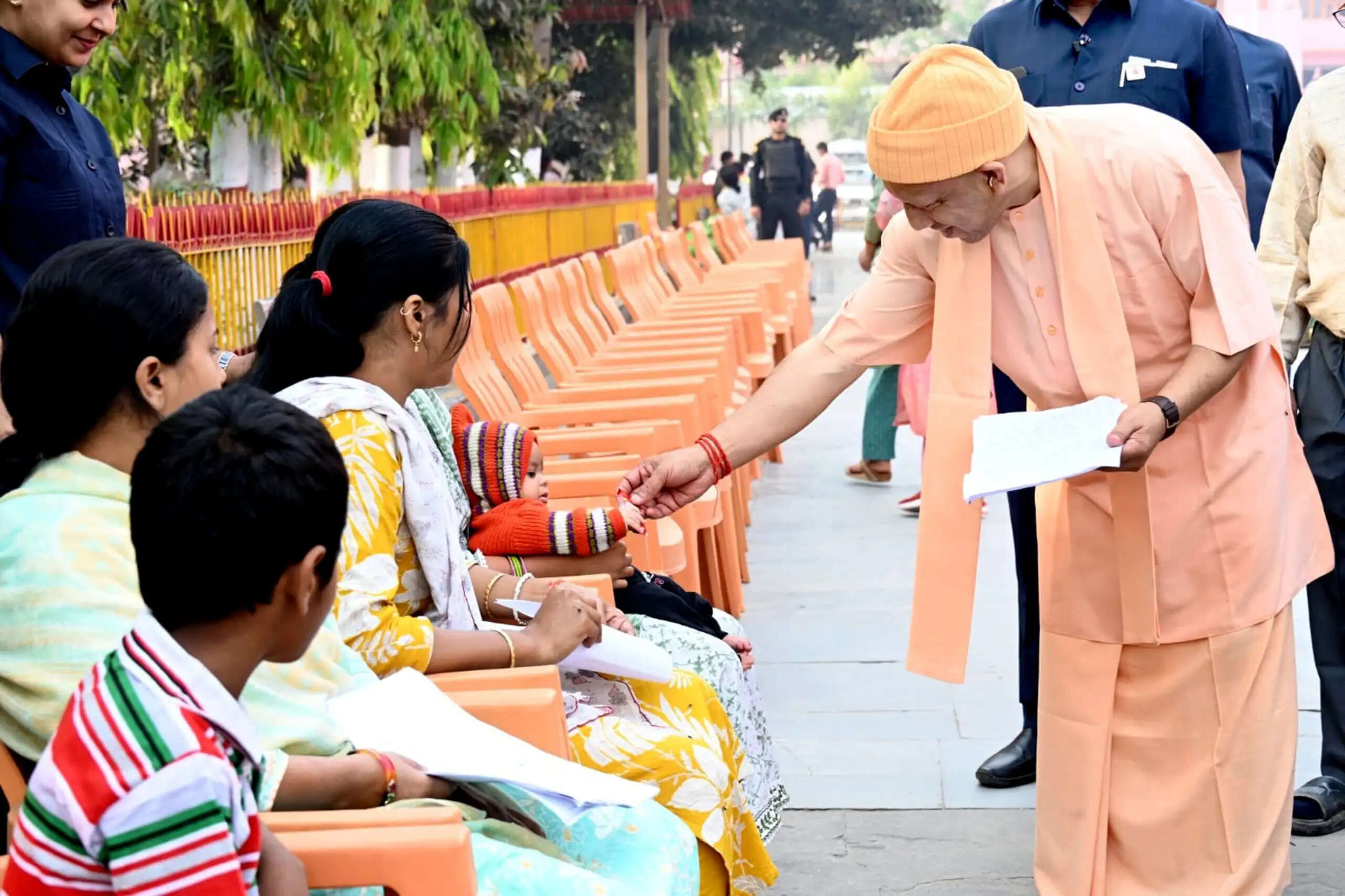 गुंडागर्दी बर्दाश्त नहीं, पुलिस करे सख्त कार्रवाई: मुख्यमंत्री