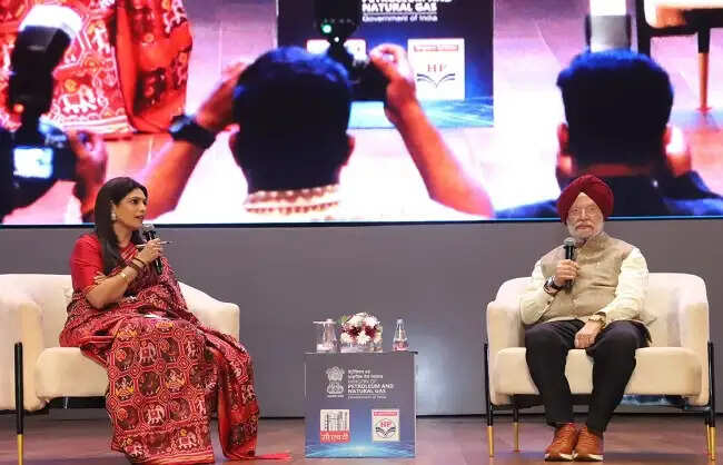 पेट्रोल में 20 फीसदी से अधिक ईथेनॉल बढ़ाने की अभी कोई योजना नहीं : हरदीप पुरी