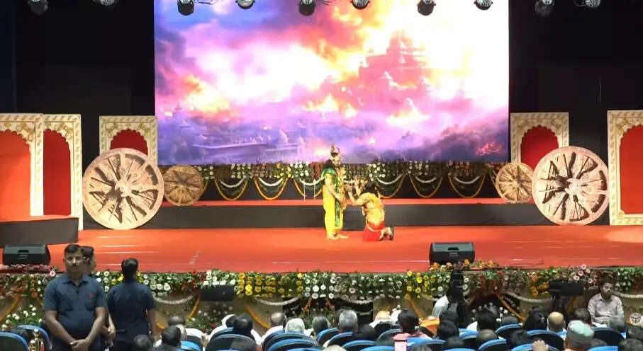 जातिवाद के नाम पर देश को लूटने वाले राष्ट्रद्रोहियों से सावधान रहें : मुख्यमंत्री योगी