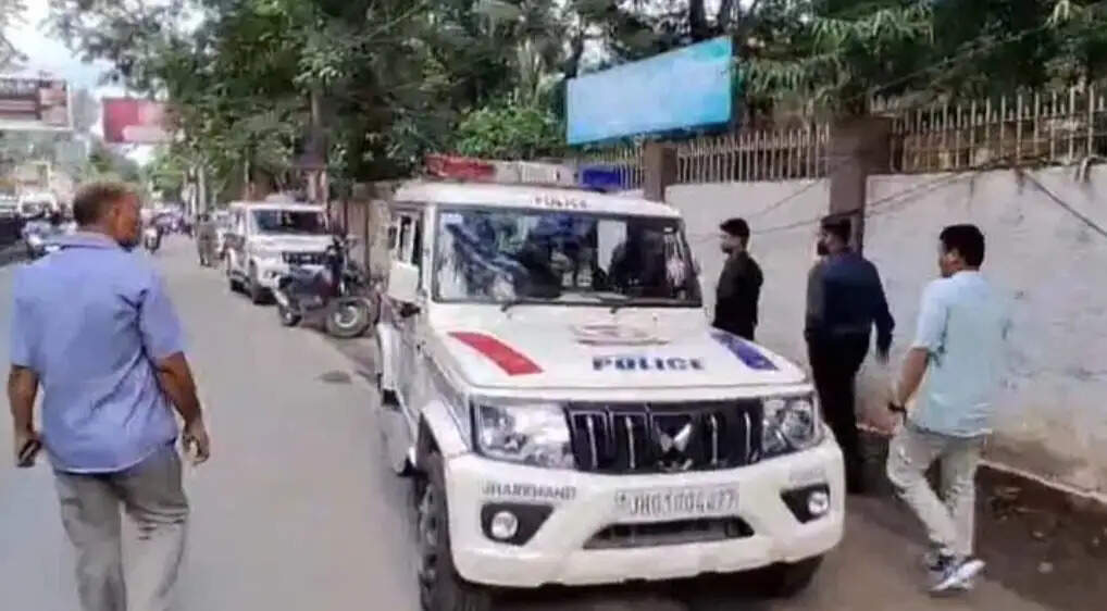 जेपीएससी कार्यालय में सीआईडी और पुलिस की छापेमारी, पूछताछ जारी