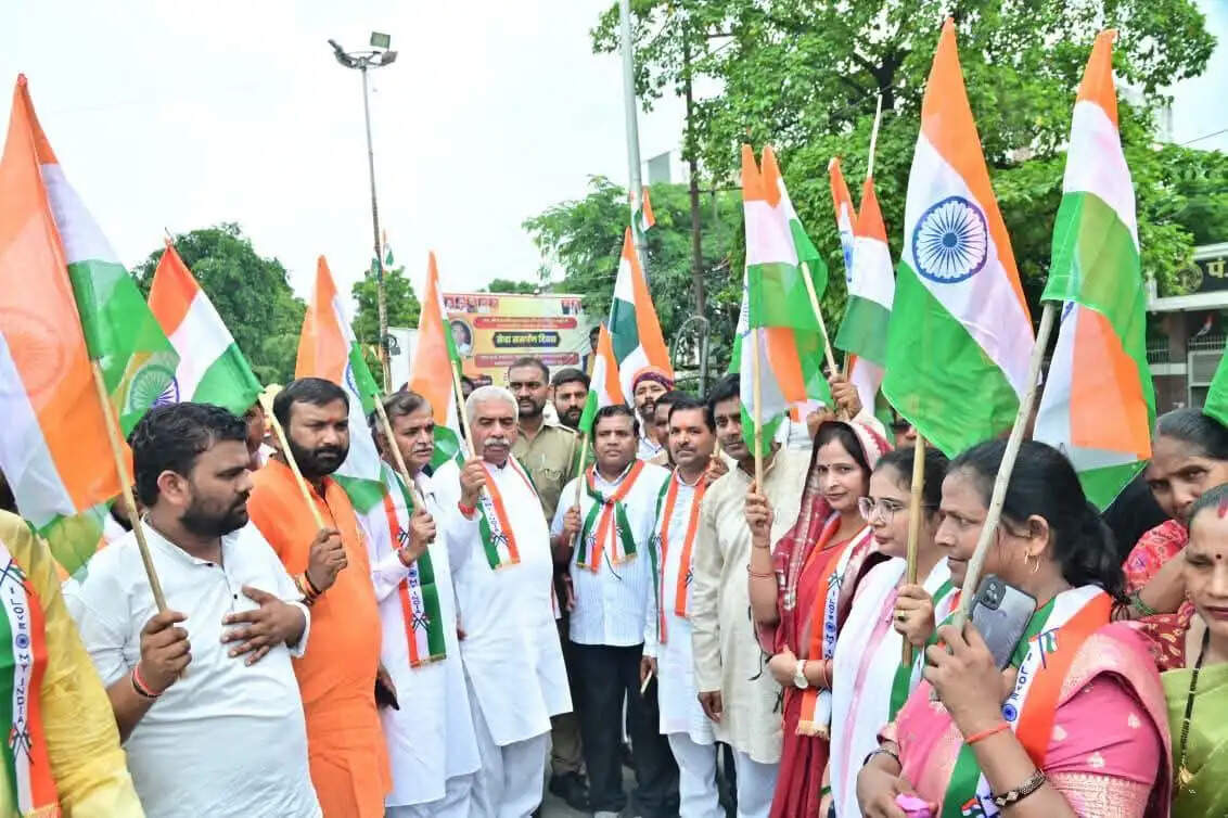 कन्नौज: नगर में निकली भव्य तिरंगा यात्रा, उमड़ा जनसैलाब