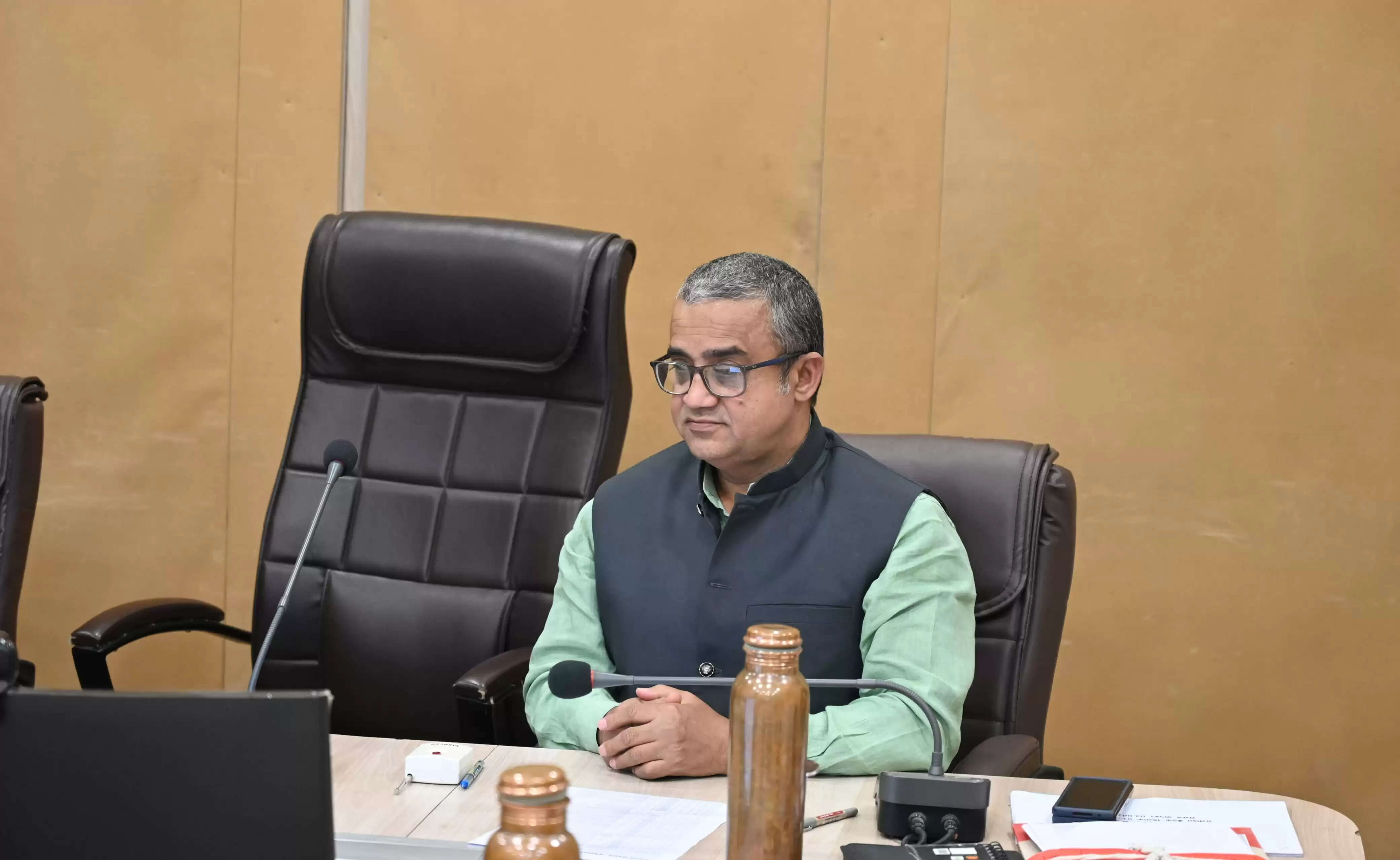 धारः अपर कलेक्टर ने की शहरी विकास अभिकरण की विस्तृत समीक्षा