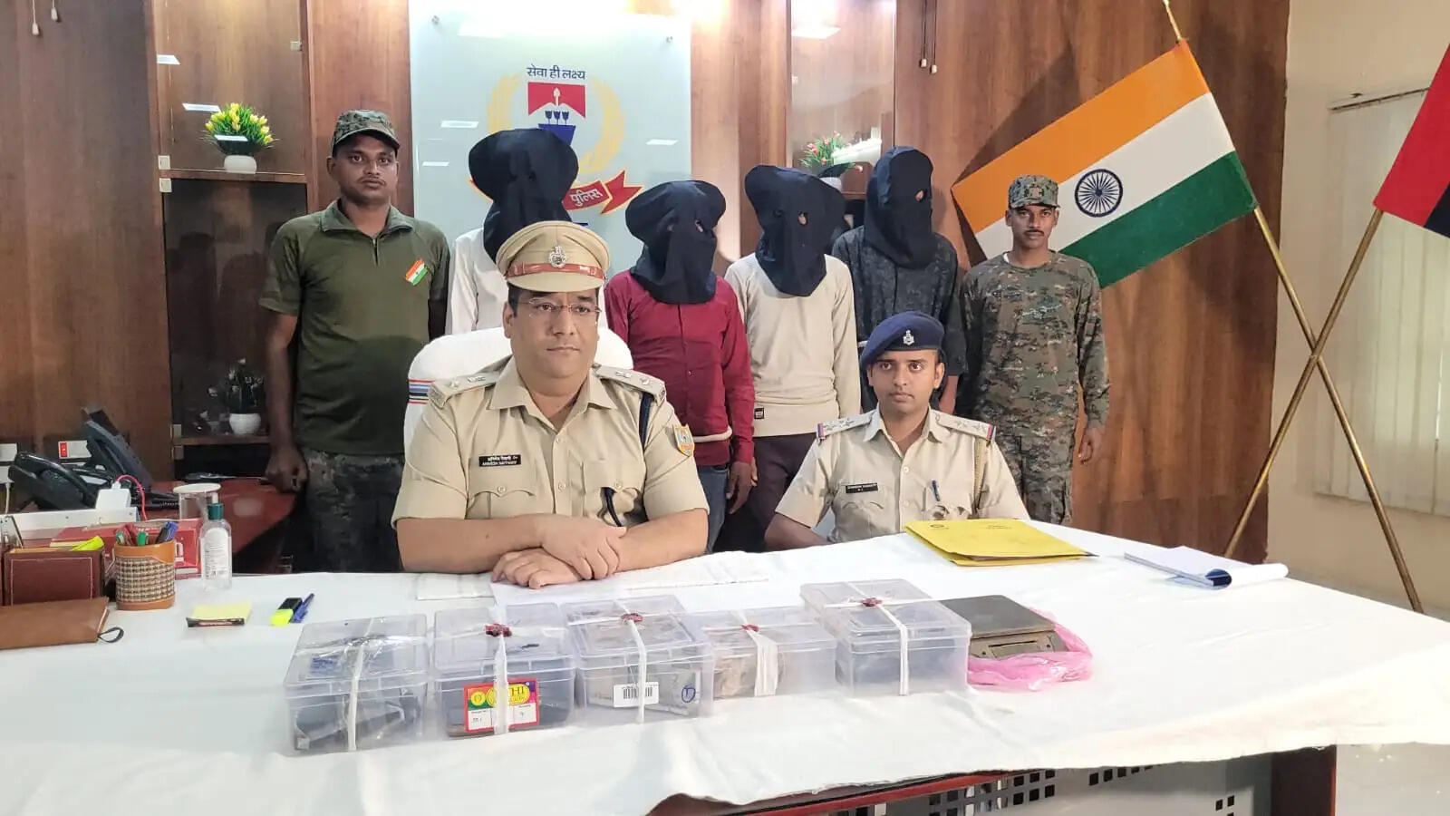 अफीम के साथ चार तस्कर गिरफ्तार