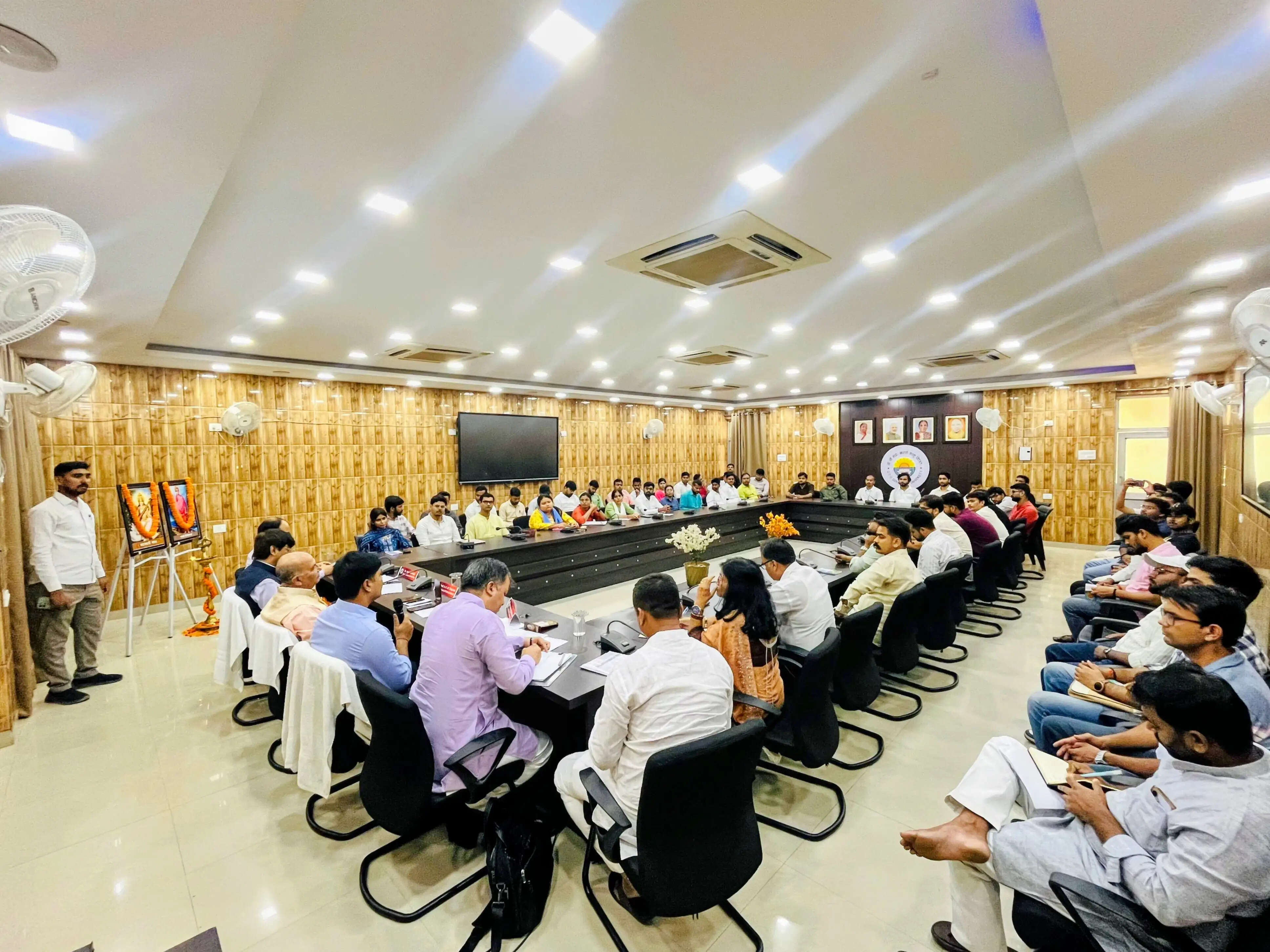 एसआईआर पर अभाविप ने आयोजित की राउंड टेबल कॉन्फ्रेंस, लोकतांत्रिक प्रक्रिया एवं मतदाता सूची की शुद्धता पर हुआ विमर्श