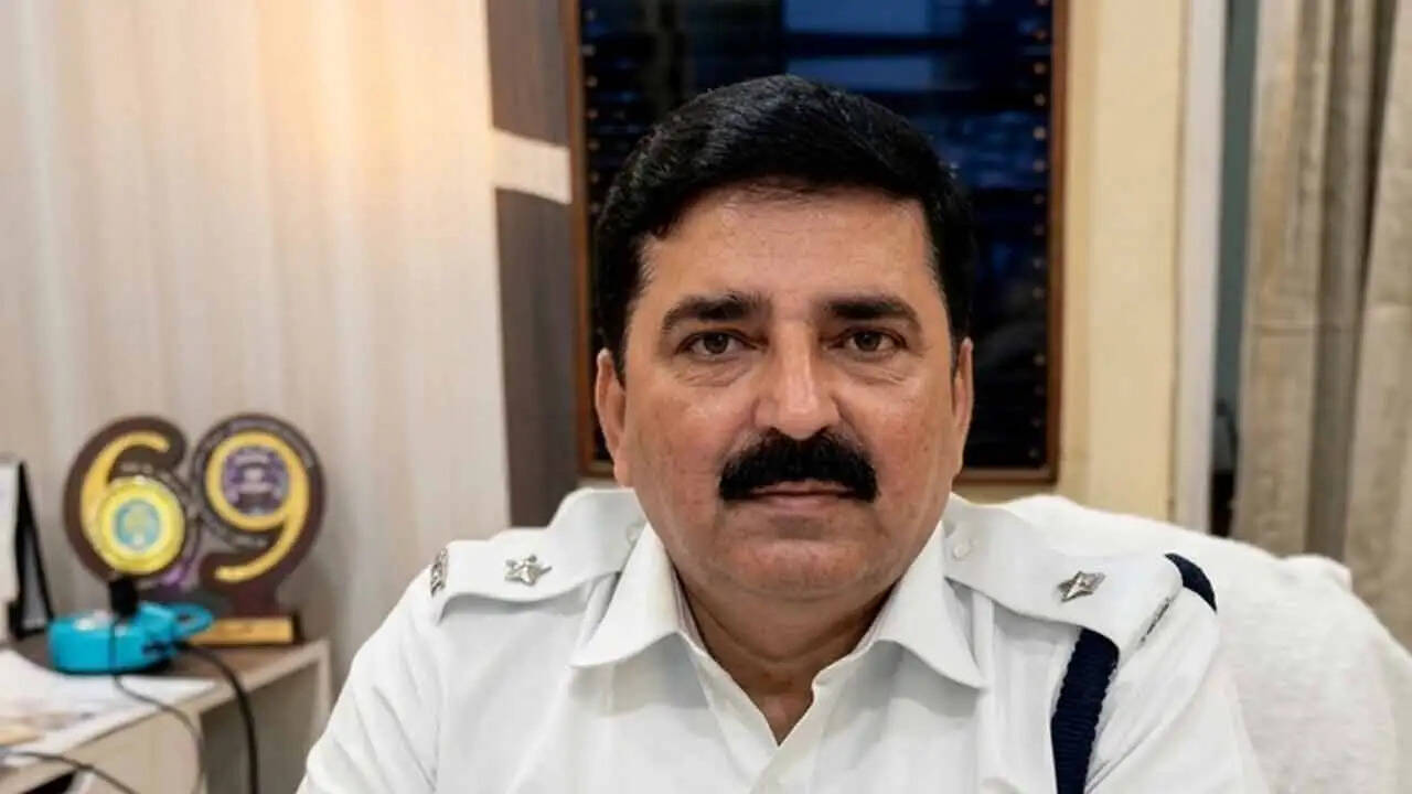 पुलिस अधिकारी शांतनु सिन्हा विश्वास की जानकारी मांगते हुए ईडी ने सुरक्षा निदेशालय को लिखा पत्र